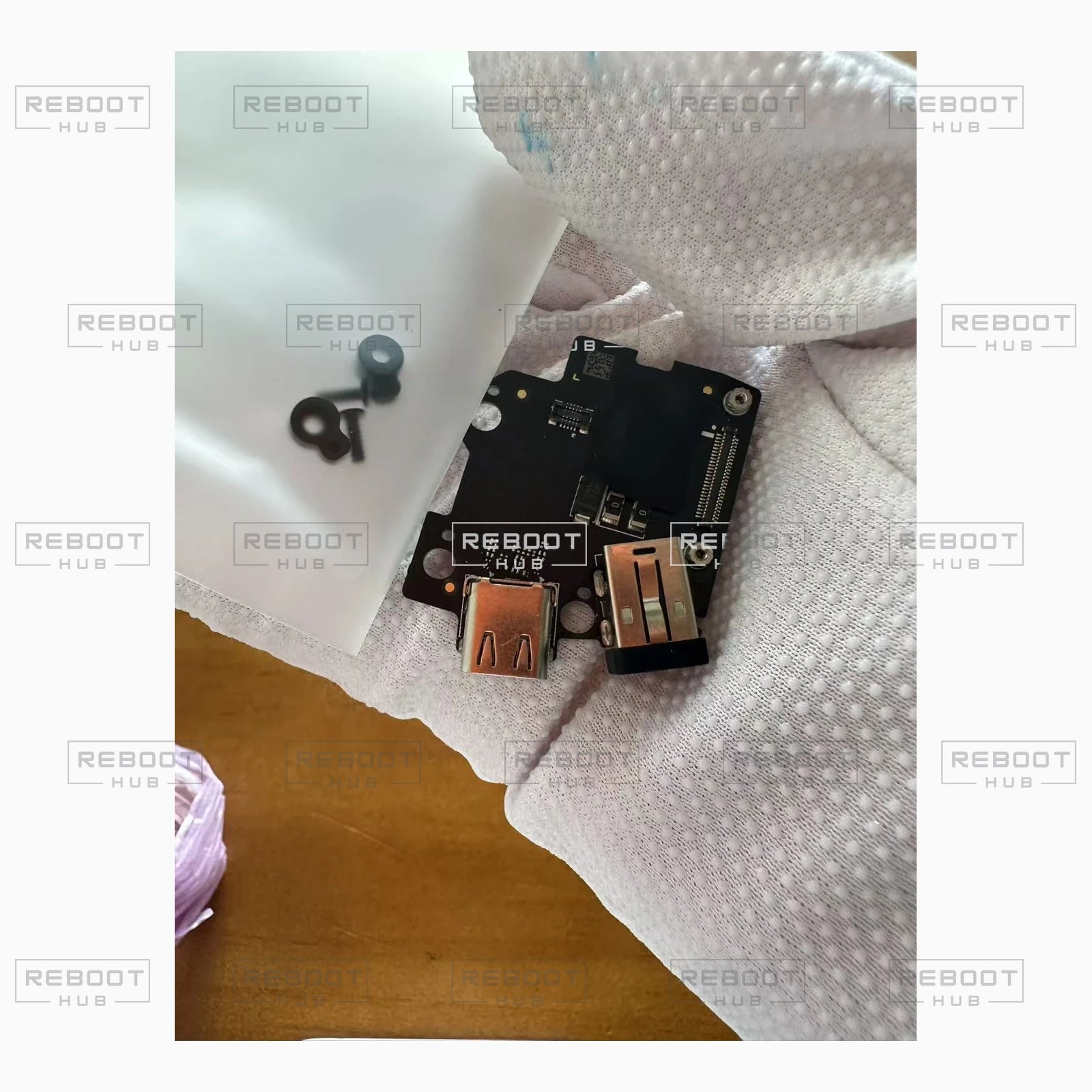 OEM-pulled DJI Goggles 2 I/O port board assembly, port side