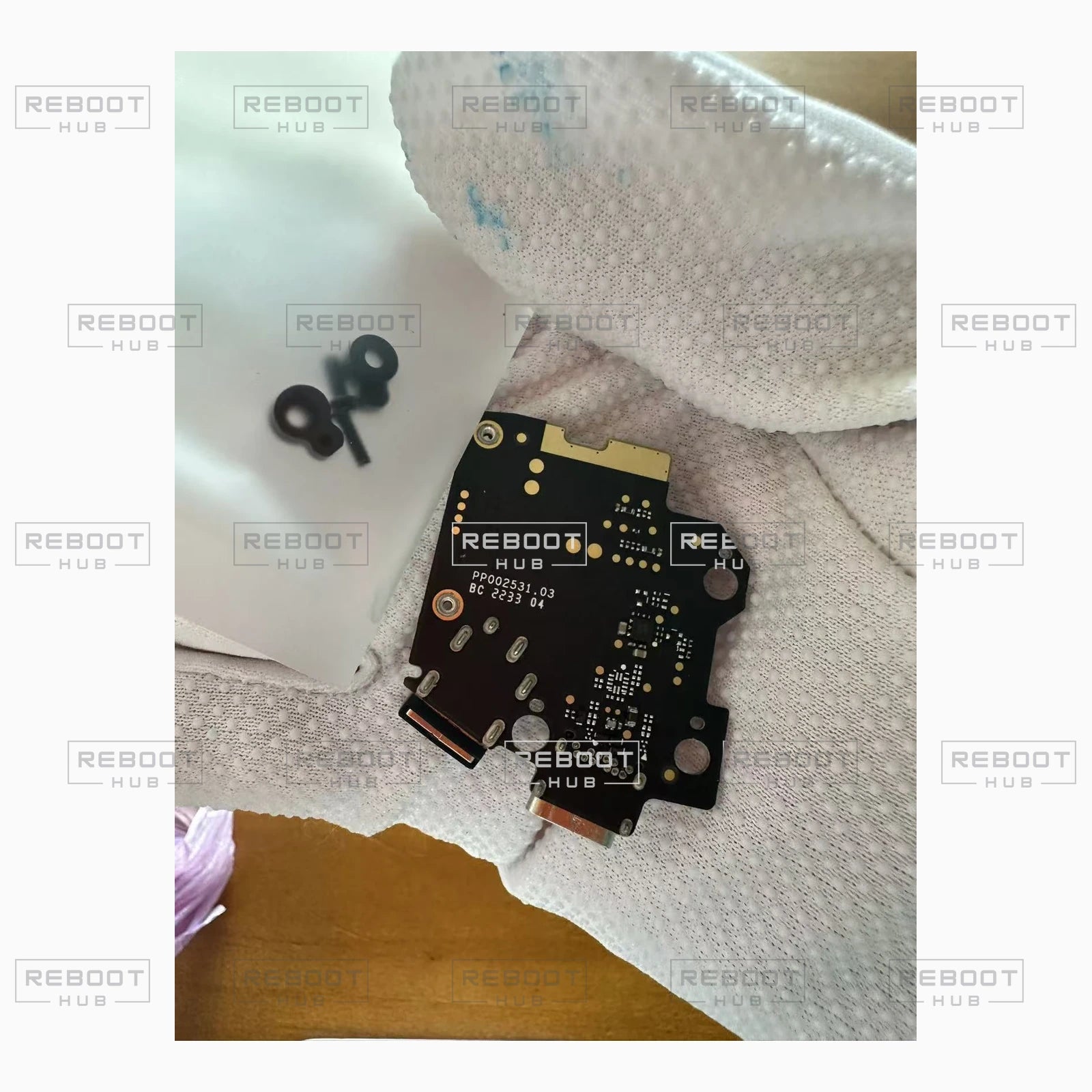 DJI Goggles 2 I/O port board assembly, PCB side