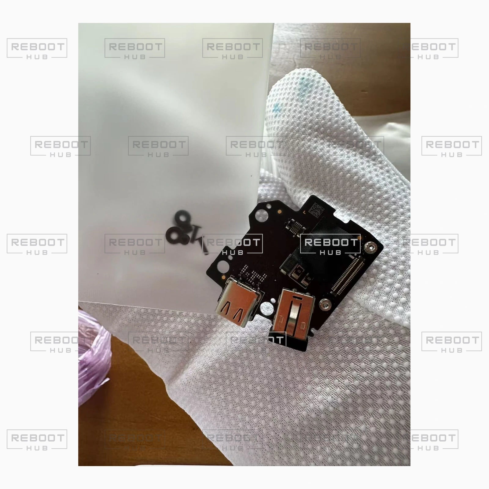 DJI Goggles 2 I/O port board connector and mounting detail