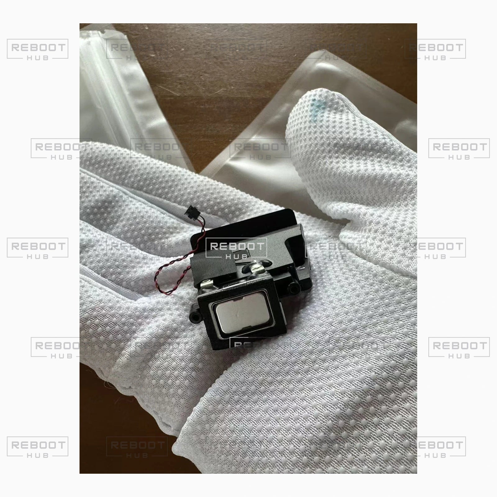 DJI Goggles 2 speaker assembly connector and transducer detail